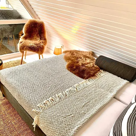 Ferienhaus Reetloft Mit Grosser Terrasse In *