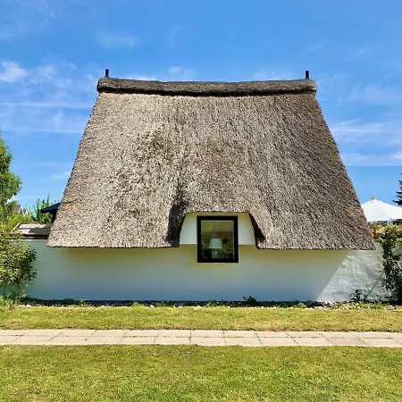 Ferienhaus Reetloft Mit Grosser Terrasse In